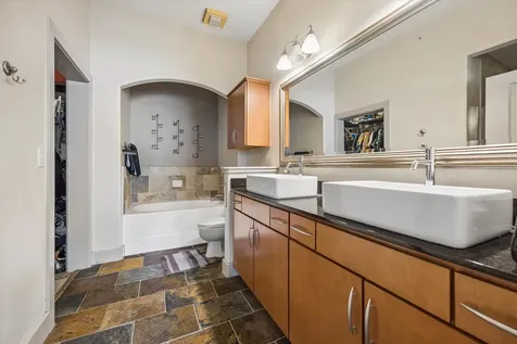 1901 Post Oak Boulevard 4104 Houston TX 77056