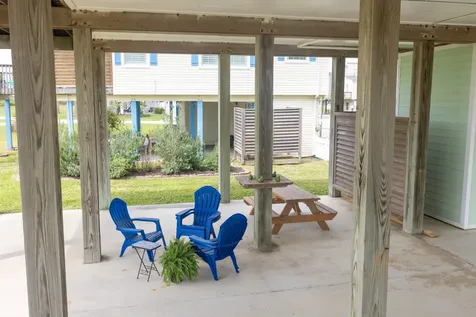 4106 Temprano Galveston TX 77554