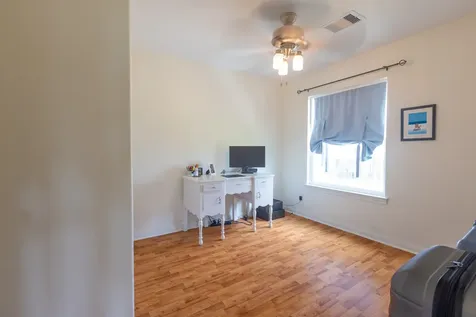 4106 Temprano Galveston TX 77554