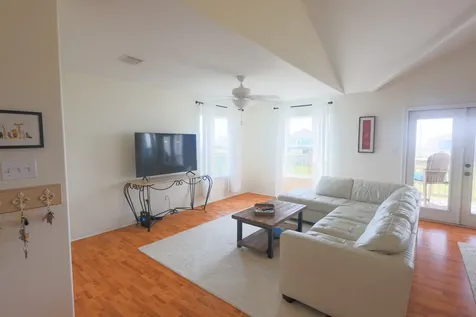 4106 Temprano Galveston TX 77554