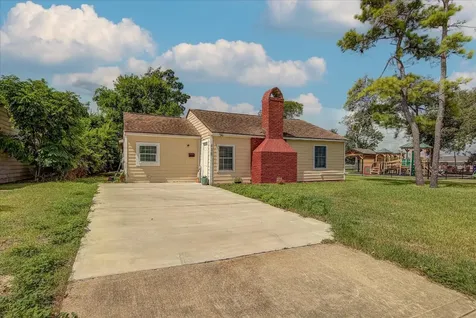 418 Azalea Street Lake Jackson TX 77566