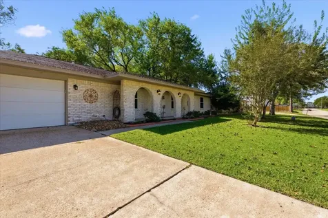 4014 Pin Oak Drive Mont Belvieu TX 77523