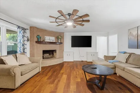 4014 Pin Oak Drive Mont Belvieu TX 77523