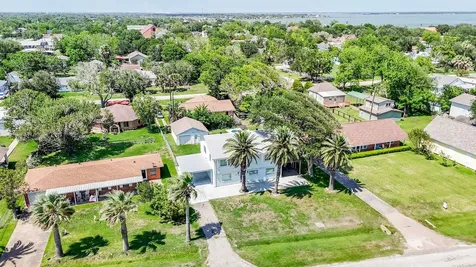 204 S Bay Boulevard Palacios TX 77465
