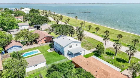204 S Bay Boulevard Palacios TX 77465