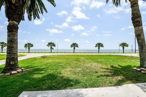 204 S Bay Boulevard Palacios TX 77465