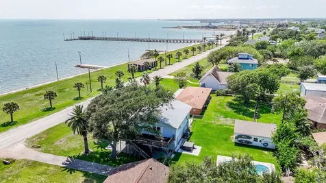 204 S Bay Boulevard Palacios TX 77465