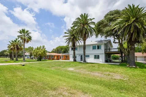 204 S Bay Boulevard Palacios TX 77465