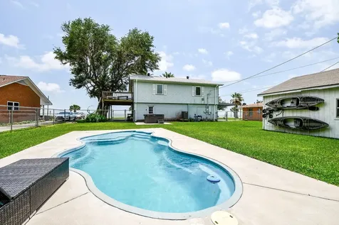 204 S Bay Boulevard Palacios TX 77465