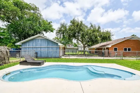 204 S Bay Boulevard Palacios TX 77465