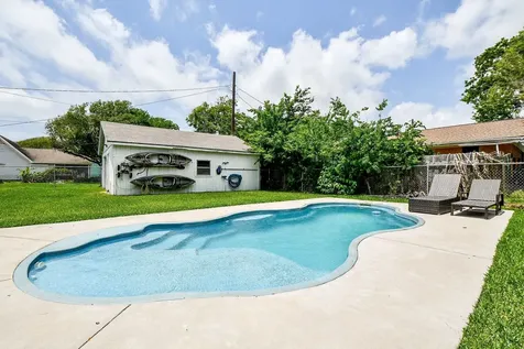 204 S Bay Boulevard Palacios TX 77465