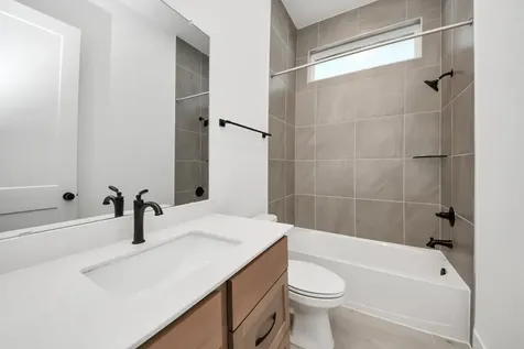 9514 Chateau Hill Iowa Colony TX 77578