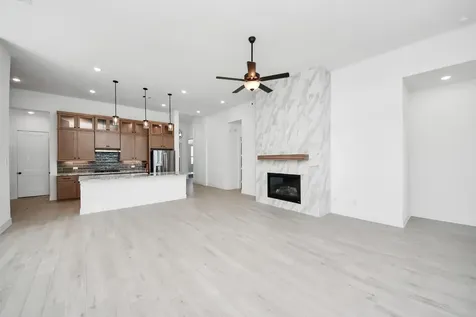 9514 Chateau Hill Iowa Colony TX 77578