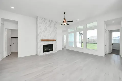 9514 Chateau Hill Iowa Colony TX 77578