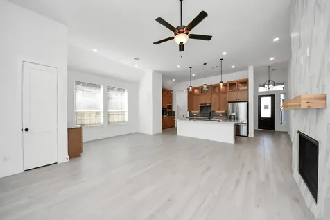 9514 Chateau Hill Iowa Colony TX 77578