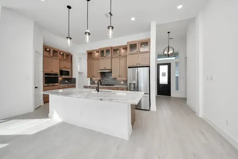 9514 Chateau Hill Iowa Colony TX 77578