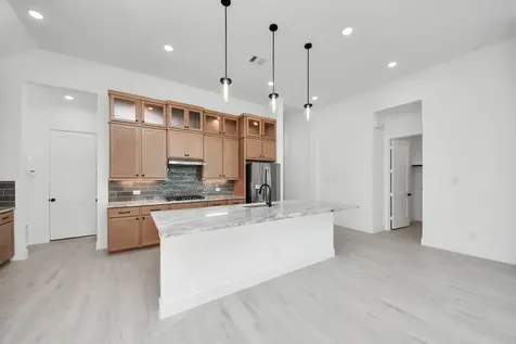 9514 Chateau Hill Iowa Colony TX 77578
