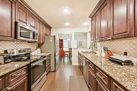 42 Hideaway Drive Friendswood TX 77546