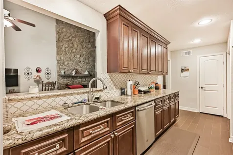 42 Hideaway Drive Friendswood TX 77546