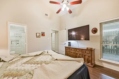 42 Hideaway Drive Friendswood TX 77546