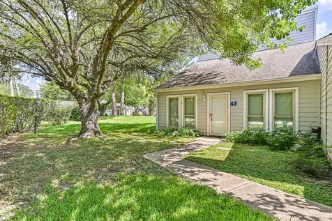 42 Hideaway Drive Friendswood TX 77546