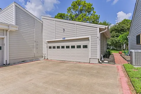 42 Hideaway Drive Friendswood TX 77546
