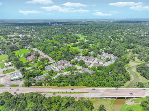 42 Hideaway Drive Friendswood TX 77546