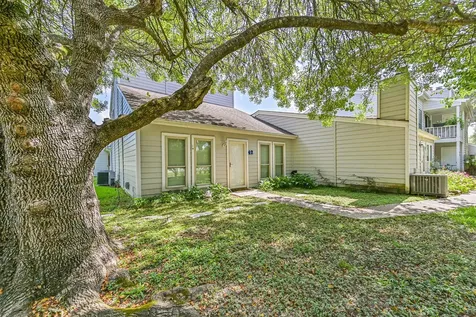 42 Hideaway Drive Friendswood TX 77546