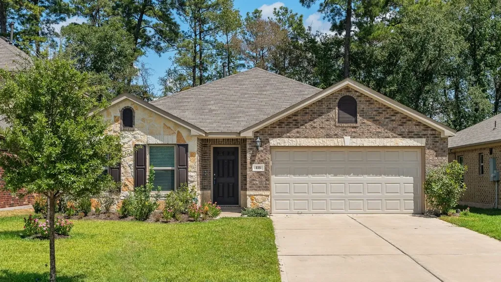 135 Courageous Side Way Magnolia TX 77354