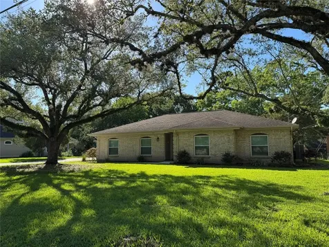 304 S Shadowbend Avenue Friendswood TX 77546
