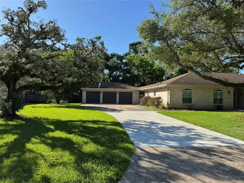 304 S Shadowbend Avenue Friendswood TX 77546
