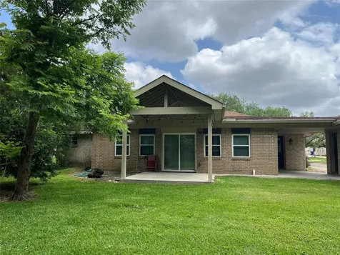 304 S Shadowbend Avenue Friendswood TX 77546