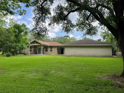 304 S Shadowbend Avenue Friendswood TX 77546