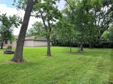 304 S Shadowbend Avenue Friendswood TX 77546