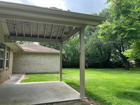 304 S Shadowbend Avenue Friendswood TX 77546