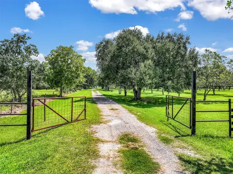 3042 Poskey Road Anahuac TX 77514