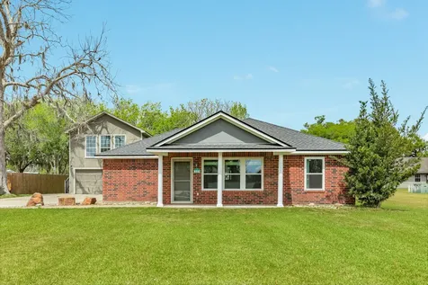 318 S Amherst Drive West Columbia TX 77486