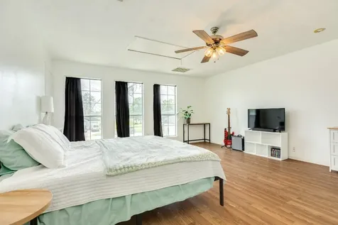 318 S Amherst Drive West Columbia TX 77486
