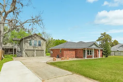 318 S Amherst Drive West Columbia TX 77486