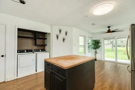 318 S Amherst Drive West Columbia TX 77486