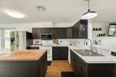 318 S Amherst Drive West Columbia TX 77486