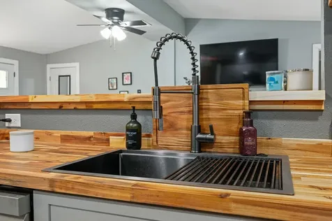 904 W Harrison Avenue Port O Connor TX 77982