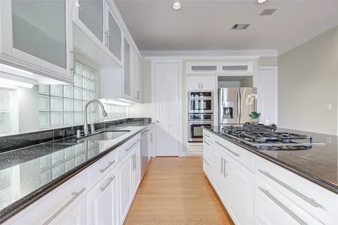 2124 Nantucket Drive A Houston TX 77057