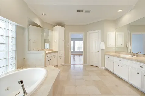 2124 Nantucket Drive A Houston TX 77057
