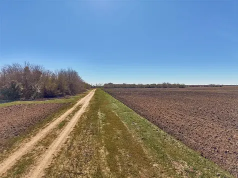 5735 Van Steinberg Road East Bernard TX 77435