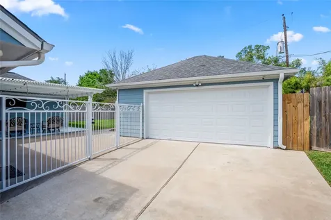 1911 Stebbins Drive Houston TX 77043