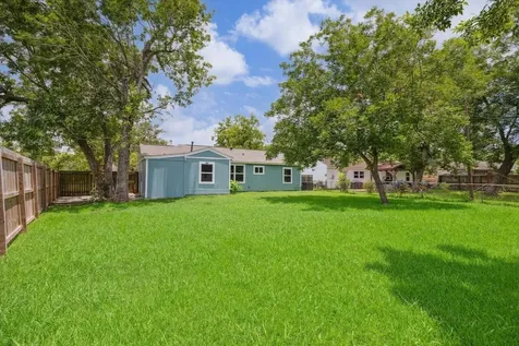 210 Laurel Street Lake Jackson TX 77566