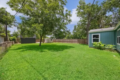 210 Laurel Street Lake Jackson TX 77566