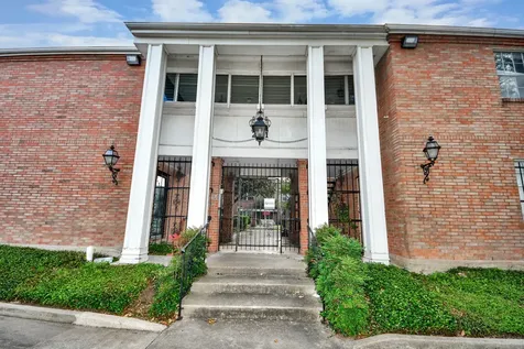 2711 Briarhurst Drive 18 Houston TX 77057