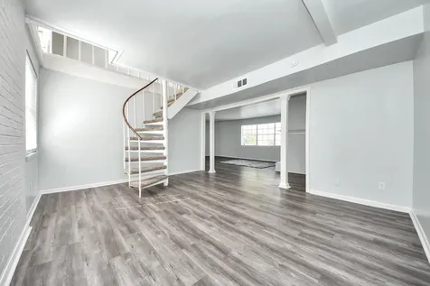 2711 Briarhurst Drive 18 Houston TX 77057